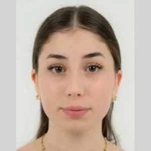 Chloé , babysitter à Manas